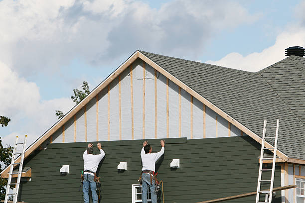 Professional Siding technician working in Oreland, PA